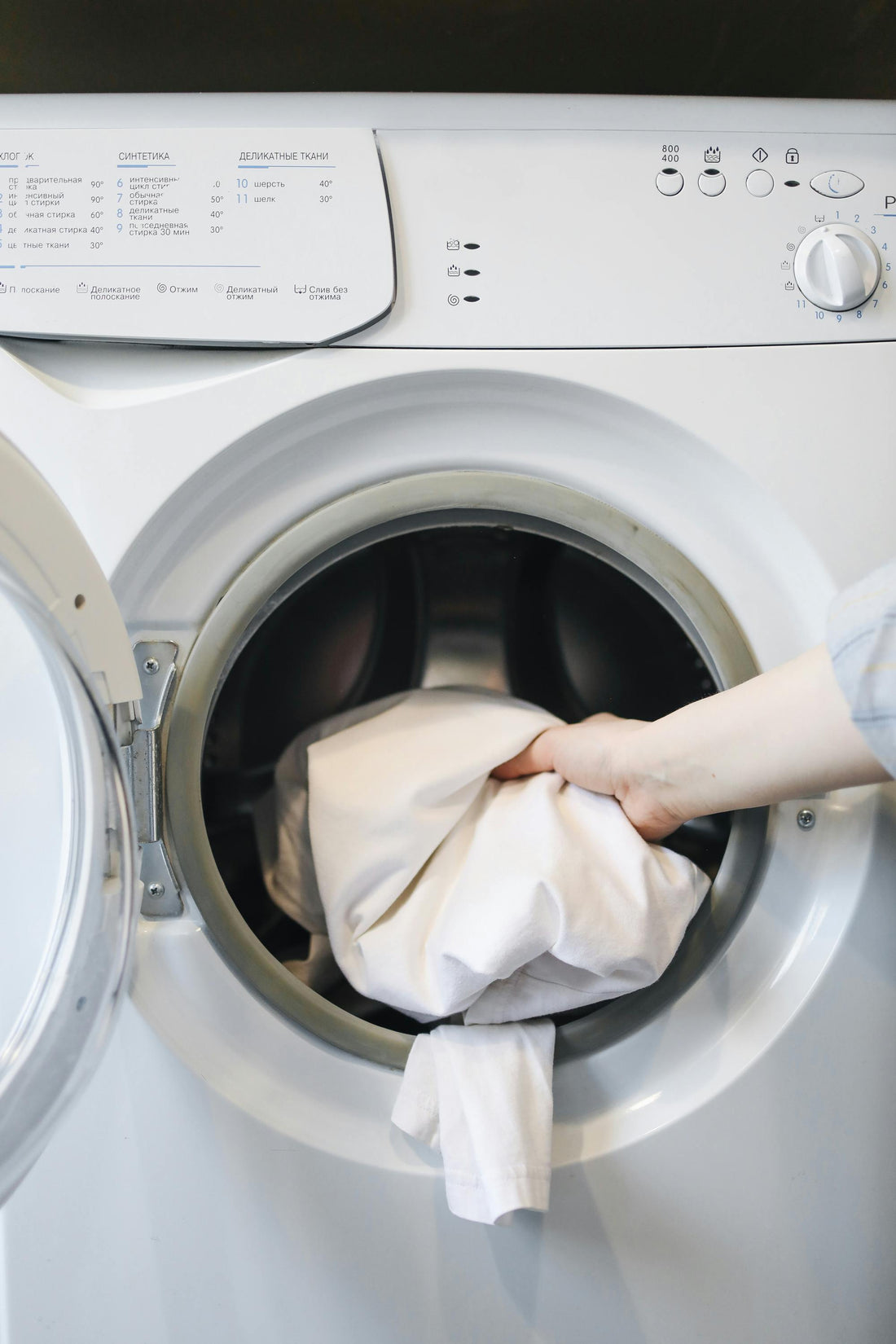 L'Art Délicat de l'Entretien : Préserver la Beauté et la Longévité de Vos Vêtements Éco-Responsables